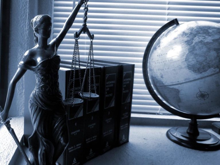 Pomoc prawna dla firm – jak powinna przebiegać?