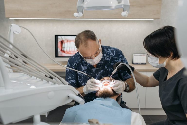 U jakiego ortodonty warto leczyć swój zgryz?